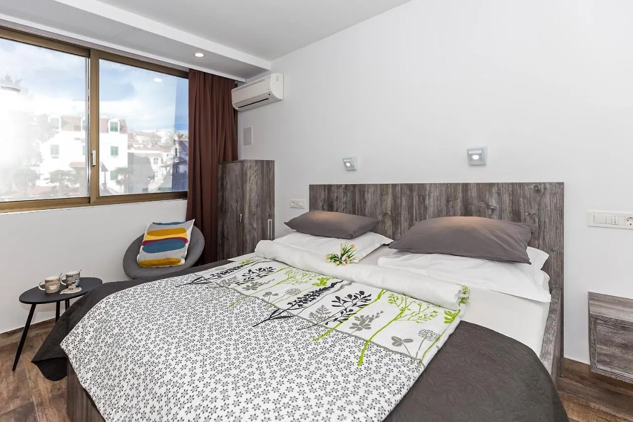 Apinelo Tower Rooms Split 4*,  Croatia