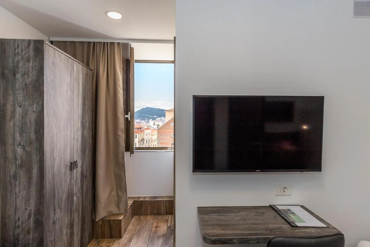 Guest house Apinelo Tower Rooms Split