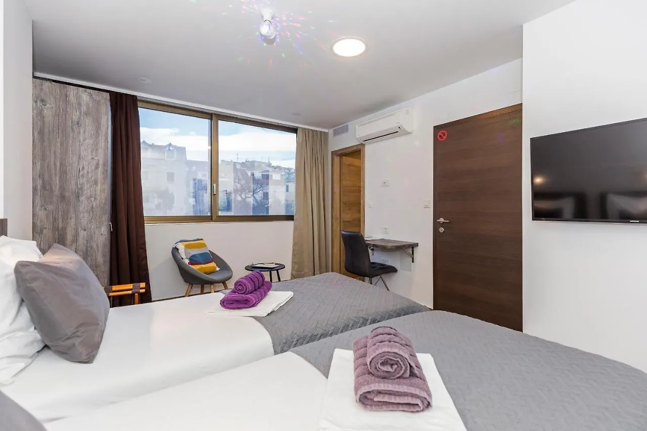 Apinelo Tower Rooms Split Guest house