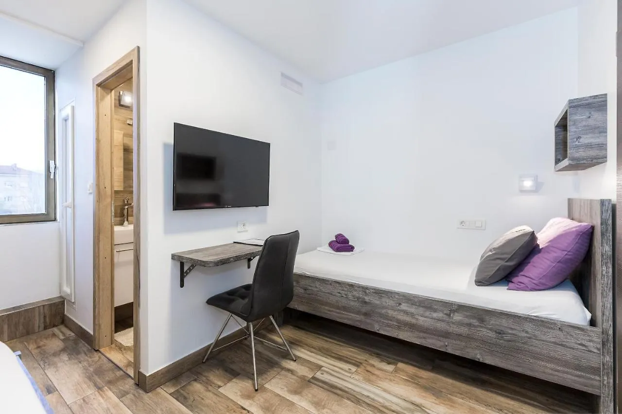 Apinelo Tower Rooms Split Pensión