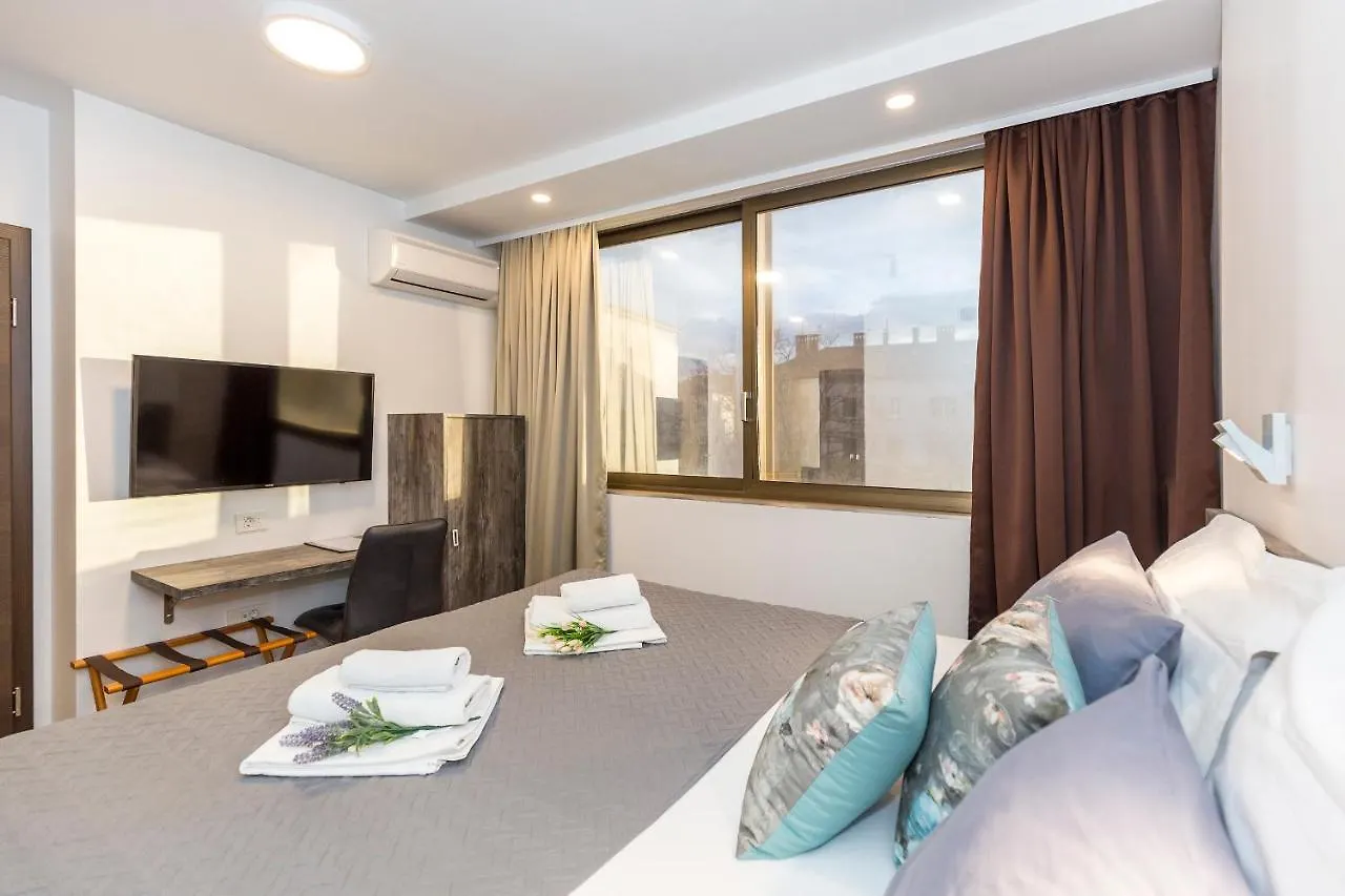 Guest house Apinelo Tower Rooms Split