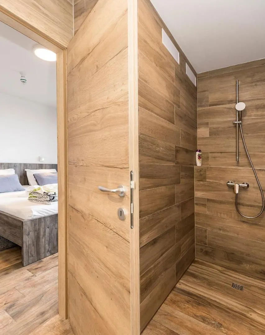 Apinelo Tower Rooms Split Guest house