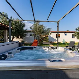 https://holiday-home-kerniat.pula-hotels.org