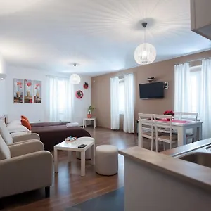 https://rooms-apartments-72.hotelinzadar.com