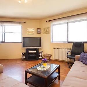 https://apartment-ingrid.pula-hotels.org